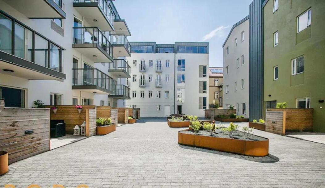 Luxury New In Downtown Apartment *
