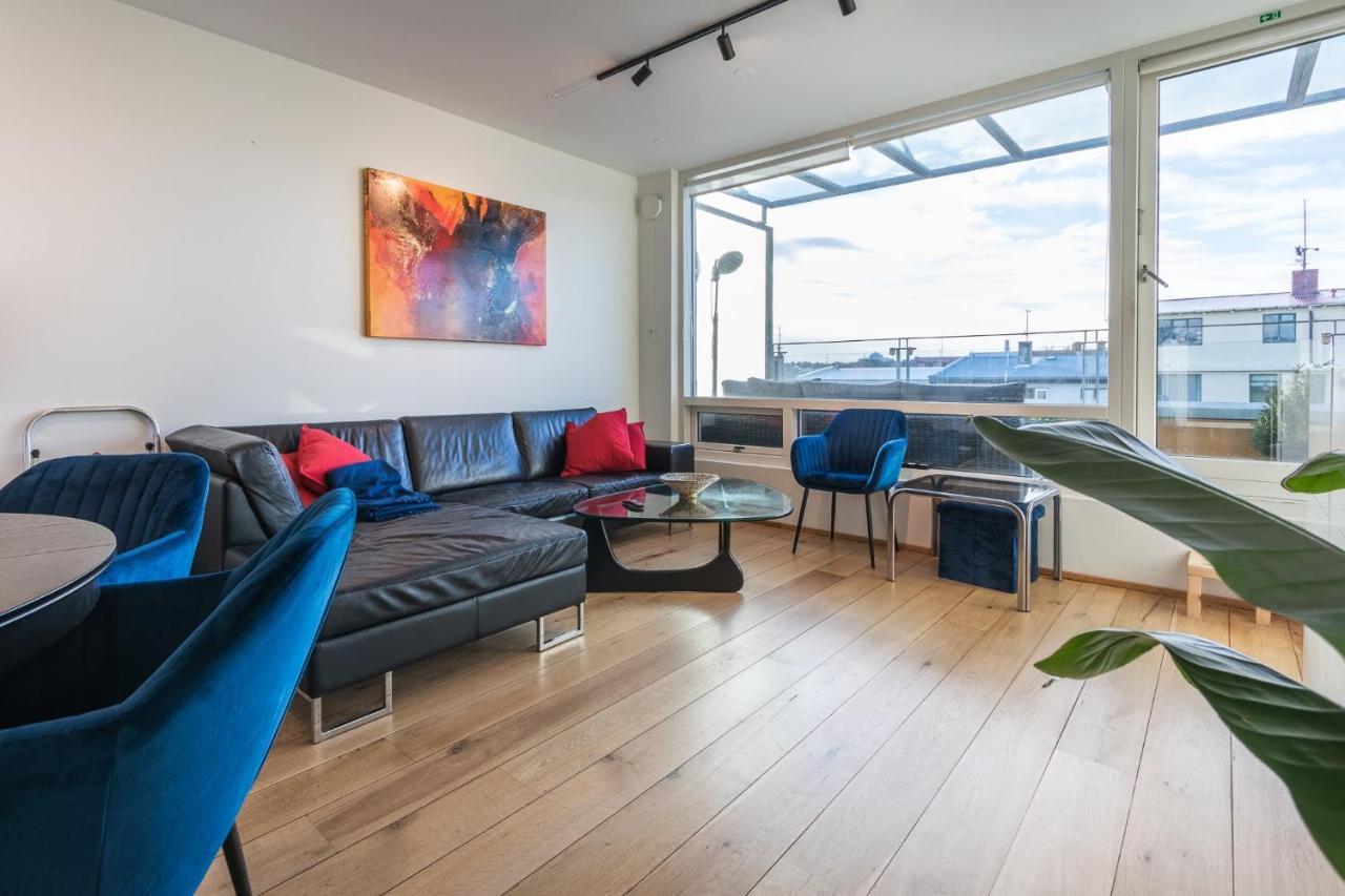 Sunny Downtown Apartment