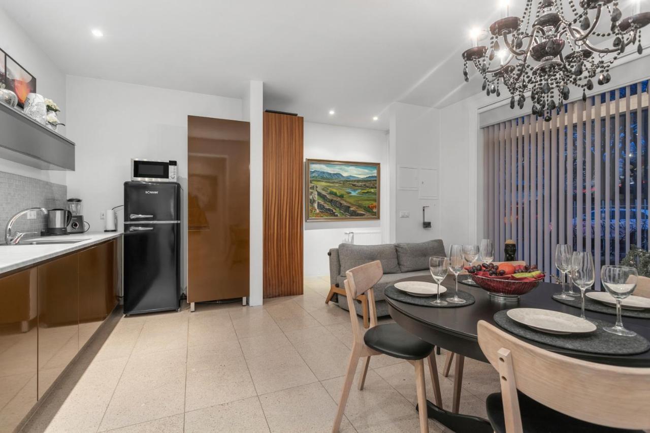 Luxury Apartment *