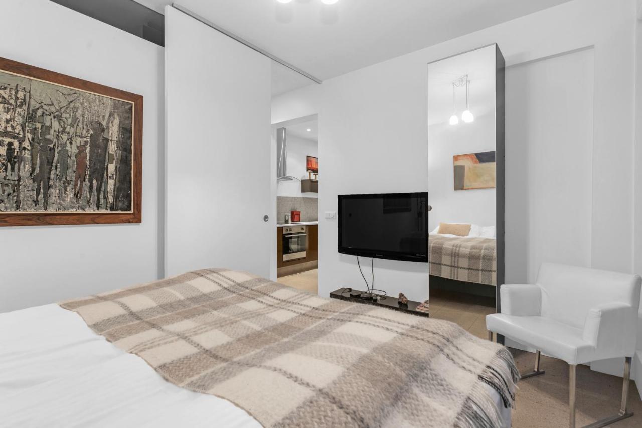 Luxury Apartment *