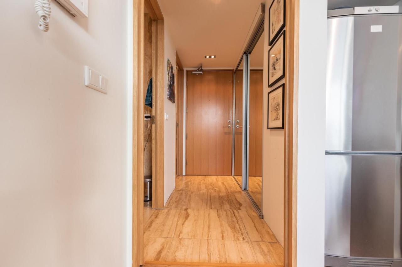 Sunny Downtown Apartment