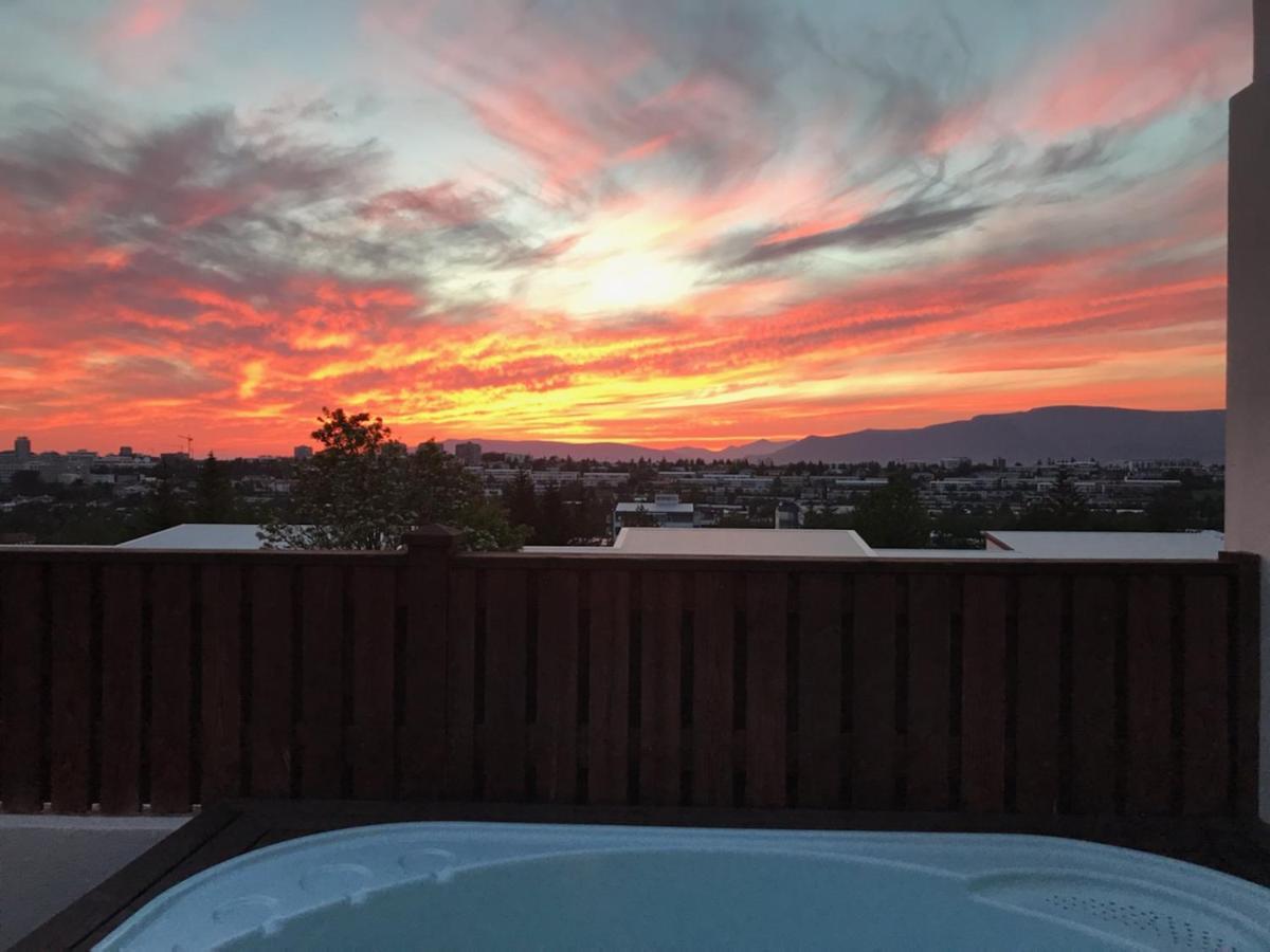 Iceland Sjf Villa, Hot Tub & Outdoor Sauna Amazing Mountains And View Over