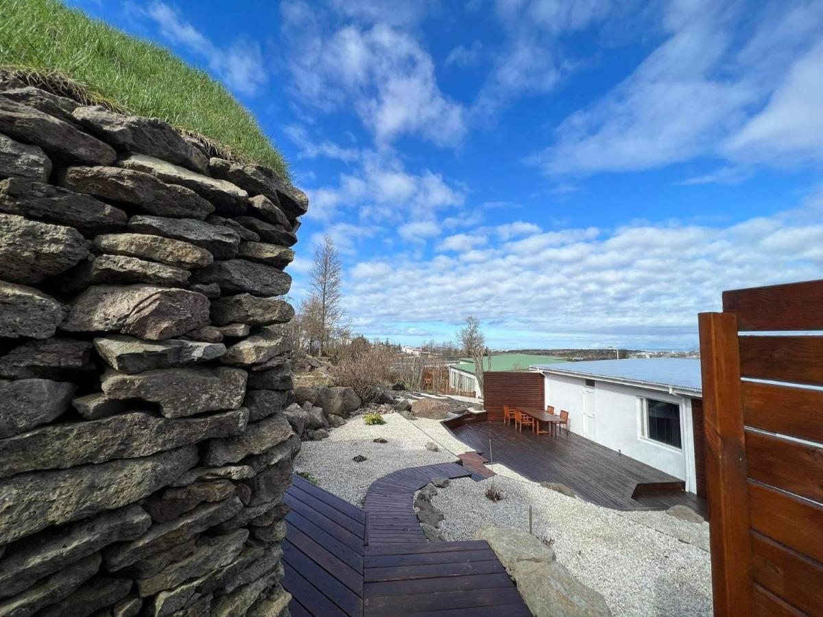 Iceland Sjf Villa, Hot Tub & Outdoor Sauna Amazing Mountains And View Over Villa Reykjavik