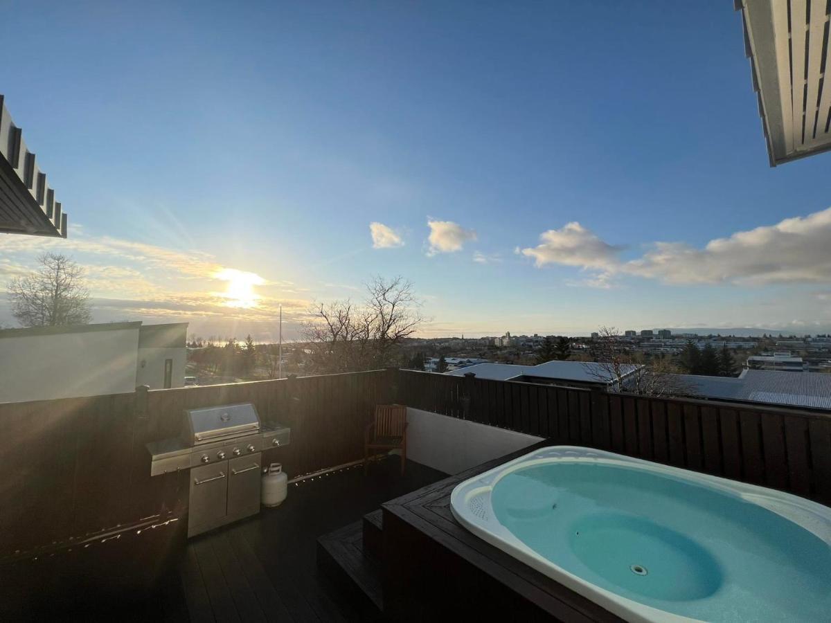 Iceland Sjf Villa, Hot Tub & Outdoor Sauna Amazing Mountains And View Over * Reykjavik