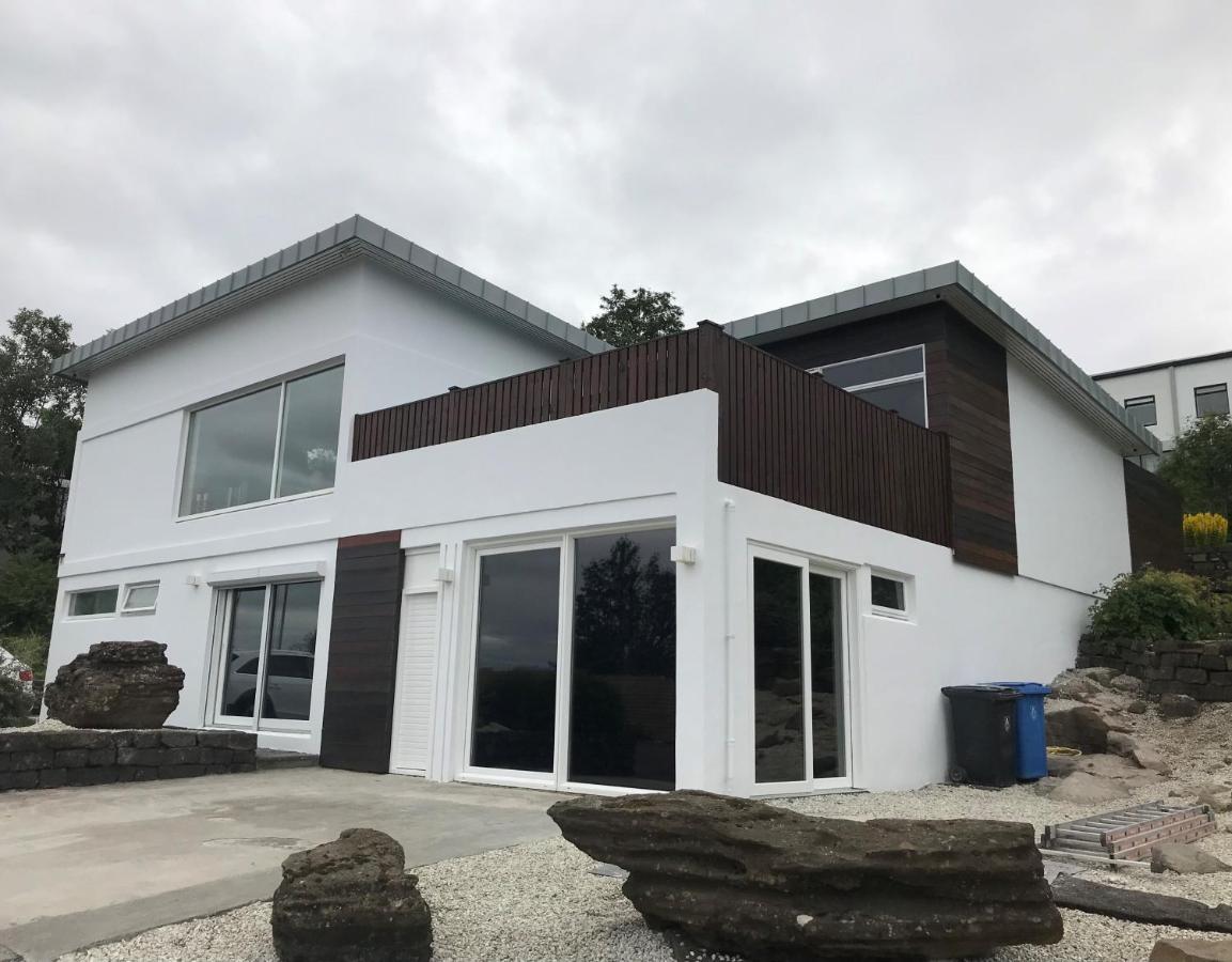 Iceland Sjf Villa, Hot Tub & Outdoor Sauna Amazing Mountains And View Over Villa Reykjavik