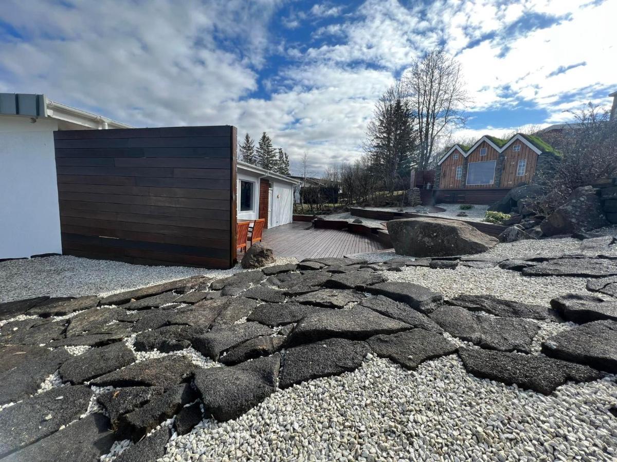 Villa Iceland Sjf Villa, Hot Tub & Outdoor Sauna Amazing Mountains And View Over