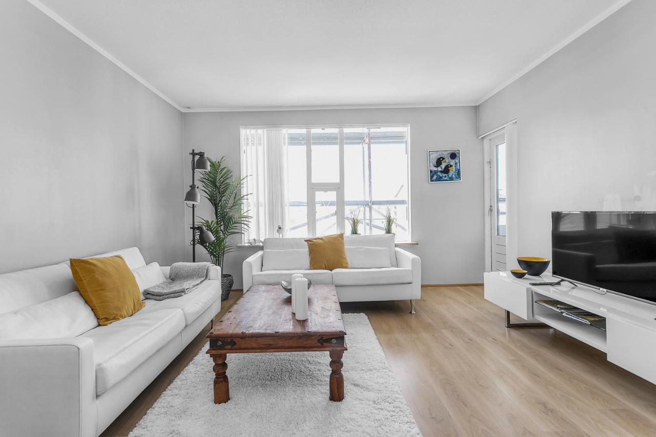 Charming, 2 Bedroom Seaside Apartment Reykjavik