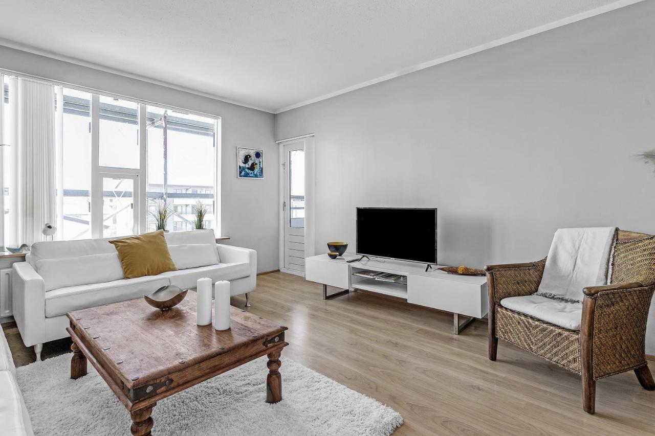 Apartment Charming, 2 Bedroom Seaside Reykjavik