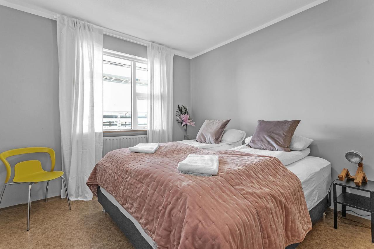Charming, 2 Bedroom Seaside Apartment *