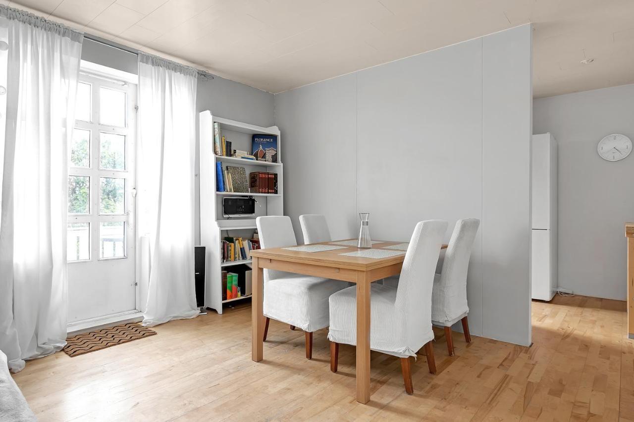 Lovely 2-bedroom Apt - Quiet Seaside Neighborhood Apartment