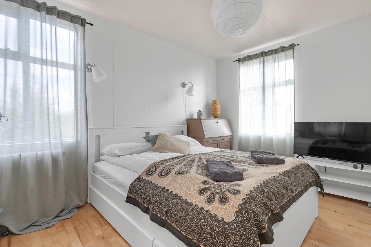 Lovely 2-bedroom Apt - Quiet Seaside Neighborhood