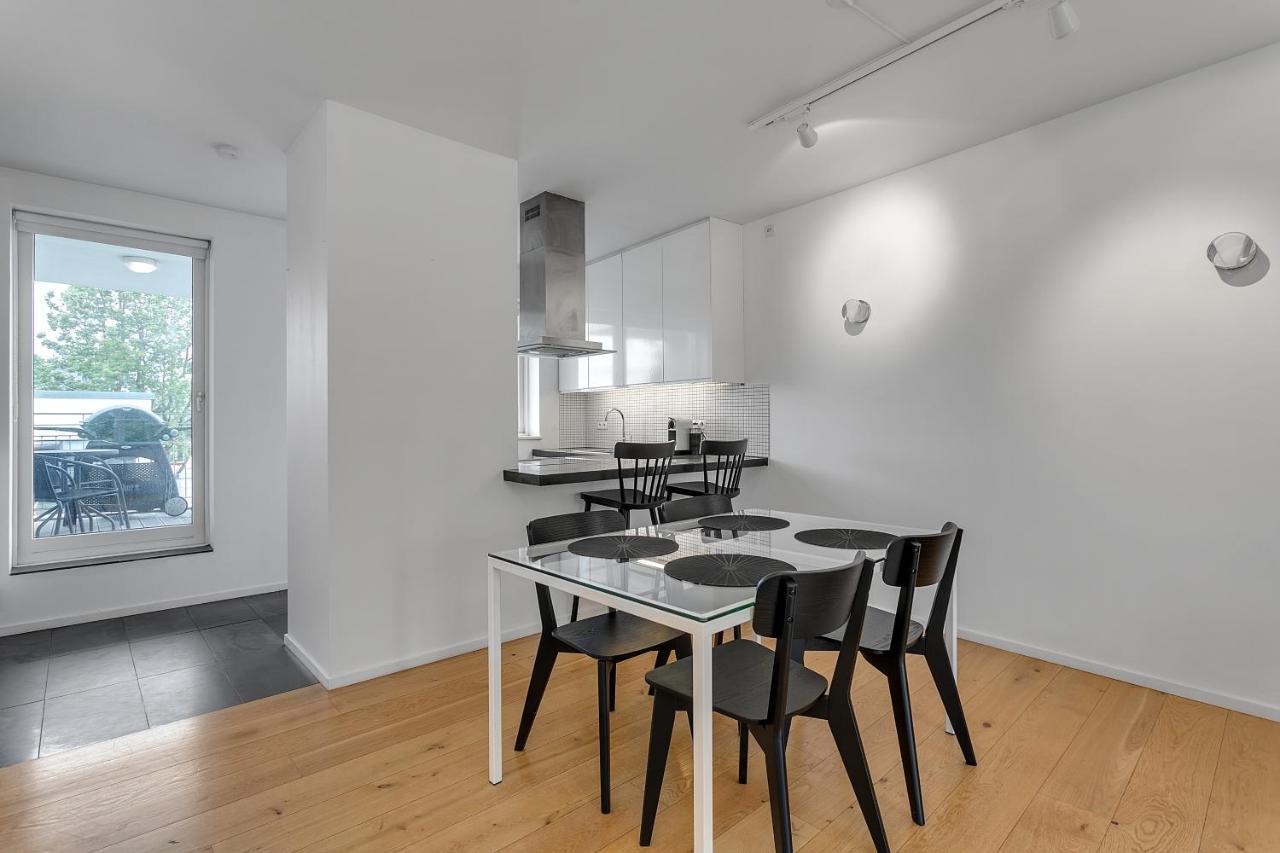 Apartment Lovely 1-bedroom Apt. - Ideal Location
