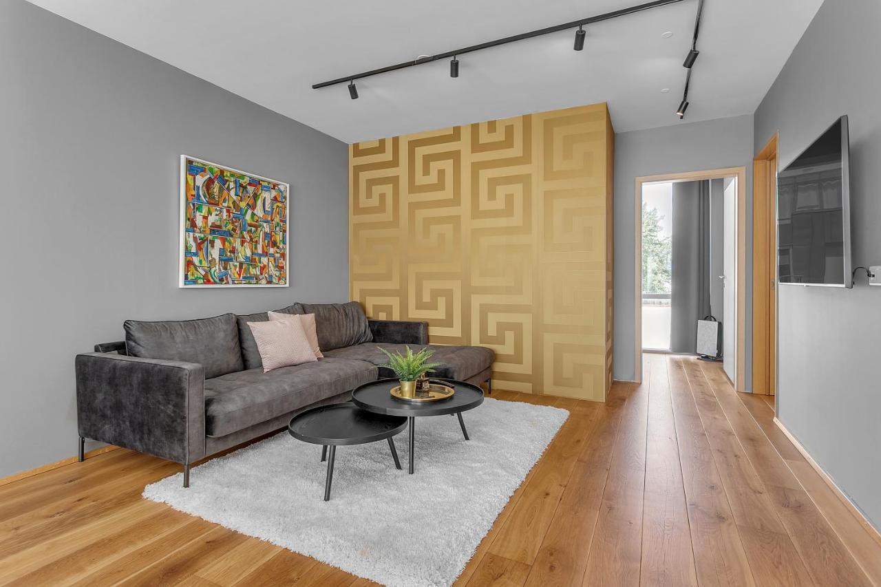 Apartment Luxury's 3 Bedroom In Downtown *