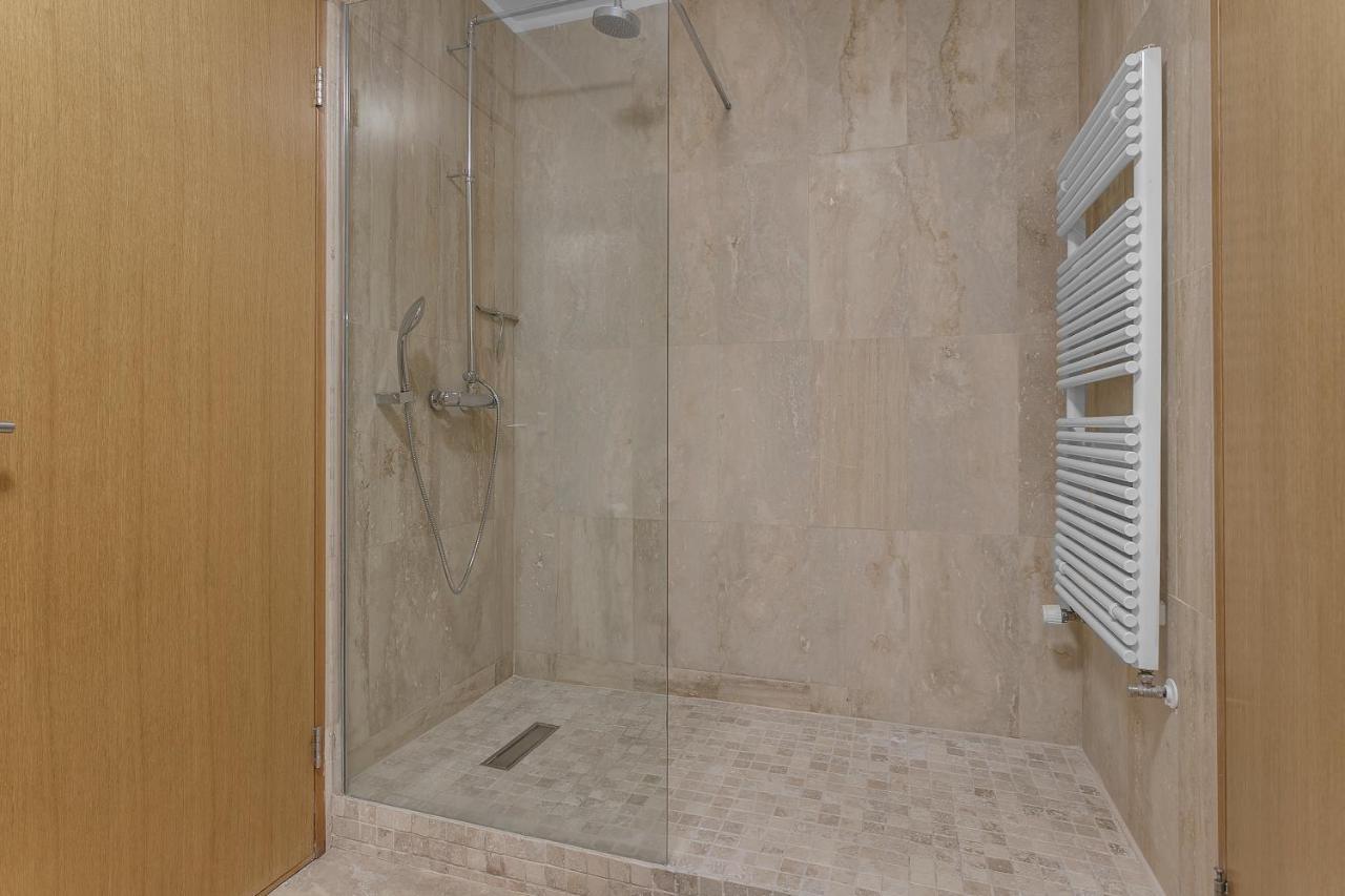 Luxury's 3 Bedroom In Downtown Apartment Reykjavik