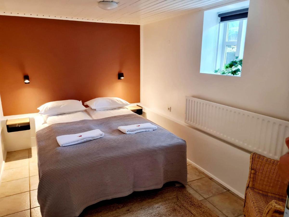 Guest house Grettir 2*