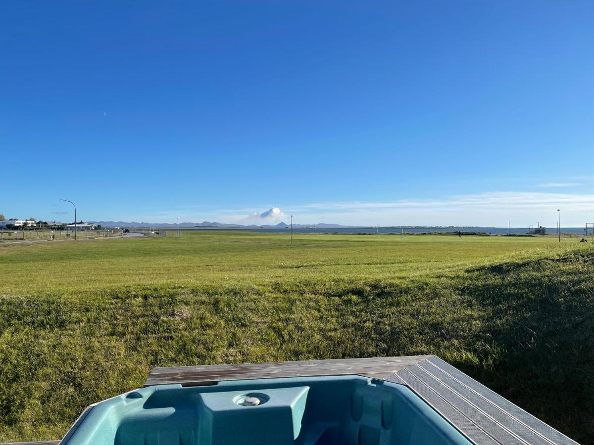 Cozy And Centrally Located In Apartment *