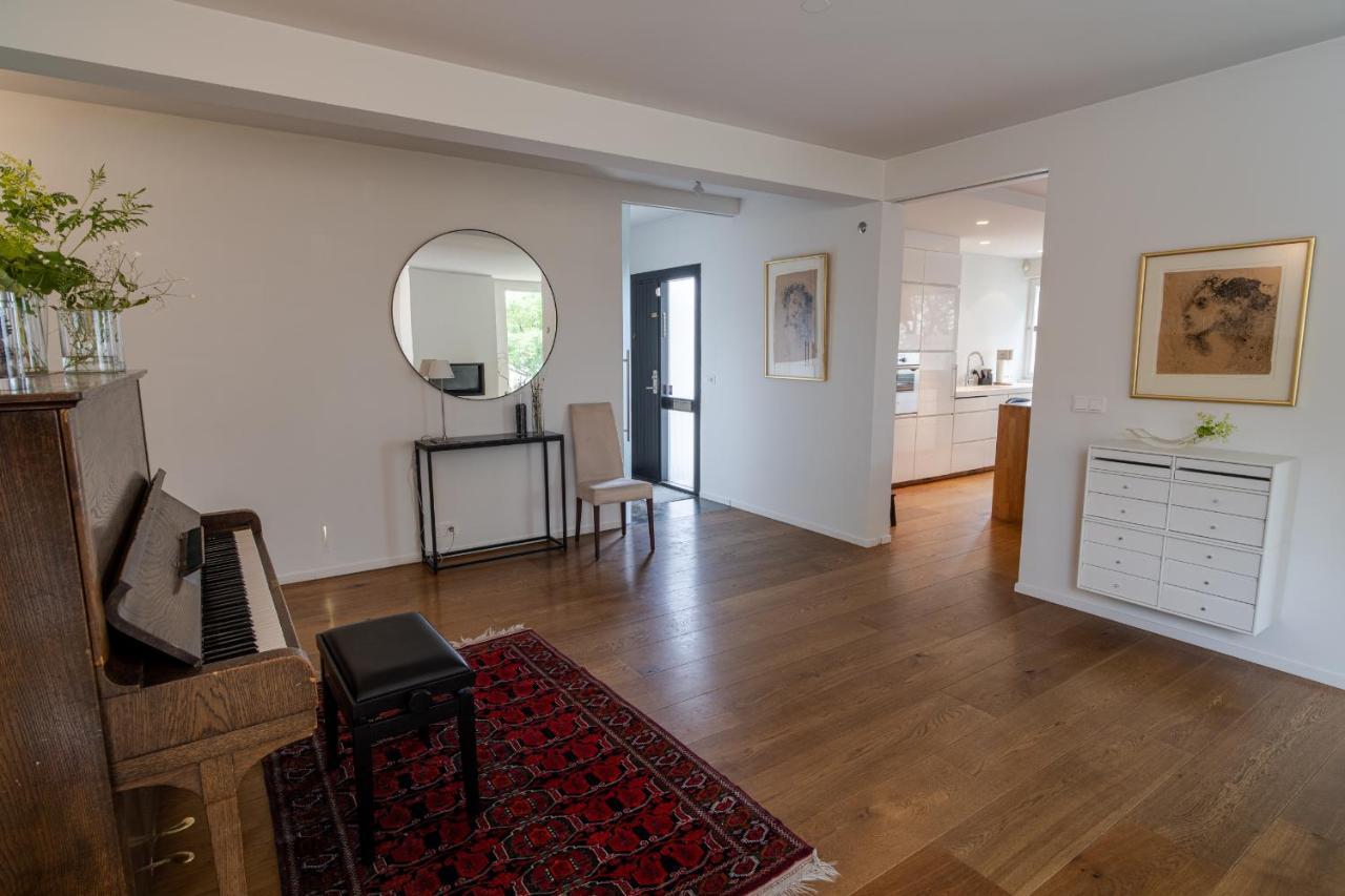 Apartment Stylish And Spacious Family