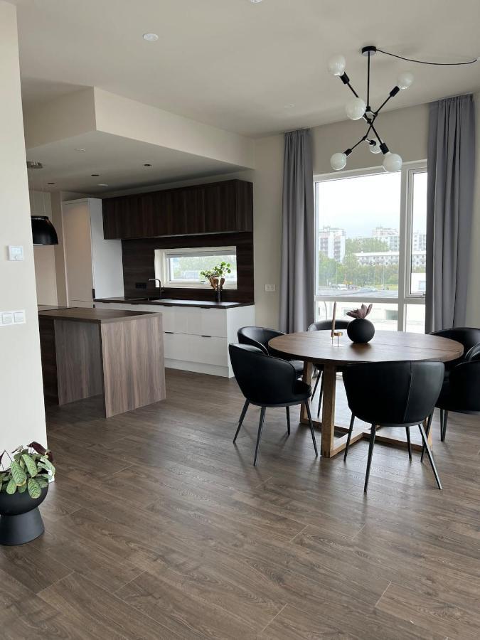 Brand New Modern In Central Apartment