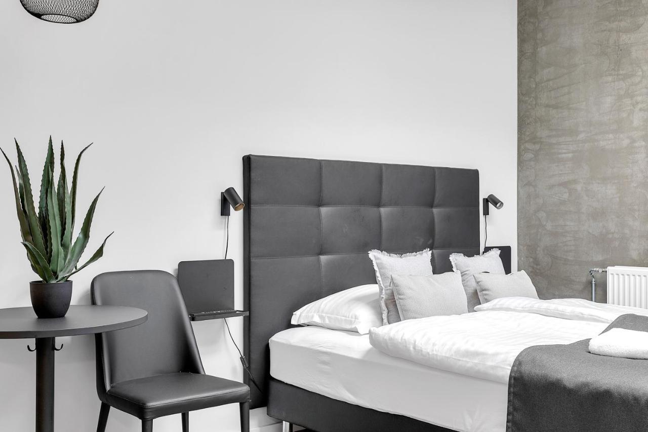 Vera Hotel *