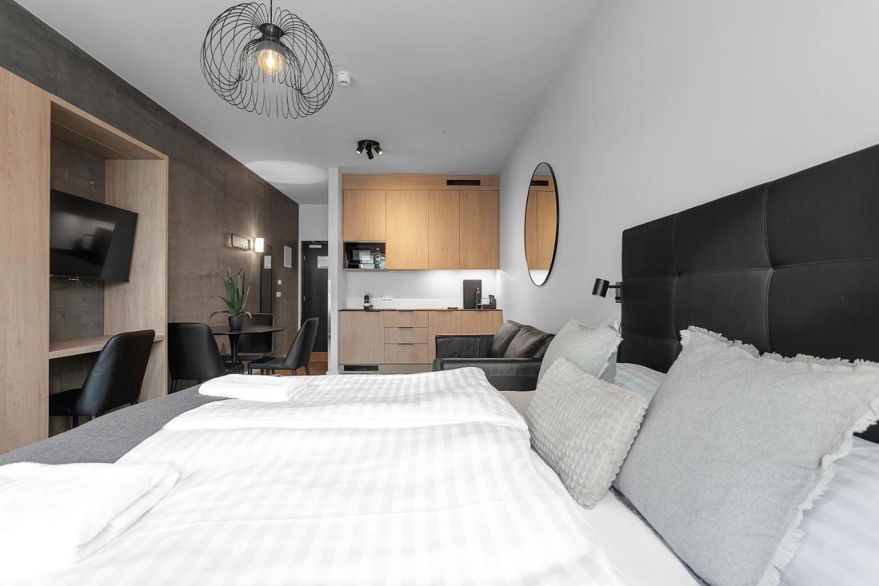Vera Hotel *