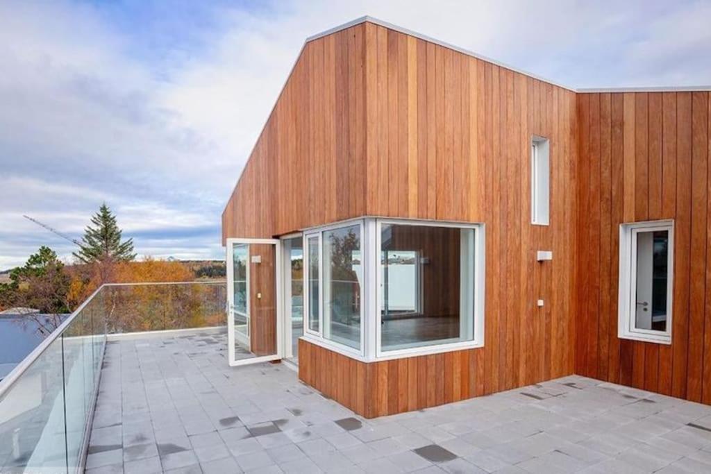 Modern Luxury - Ocean & Mountain Views Apartment *