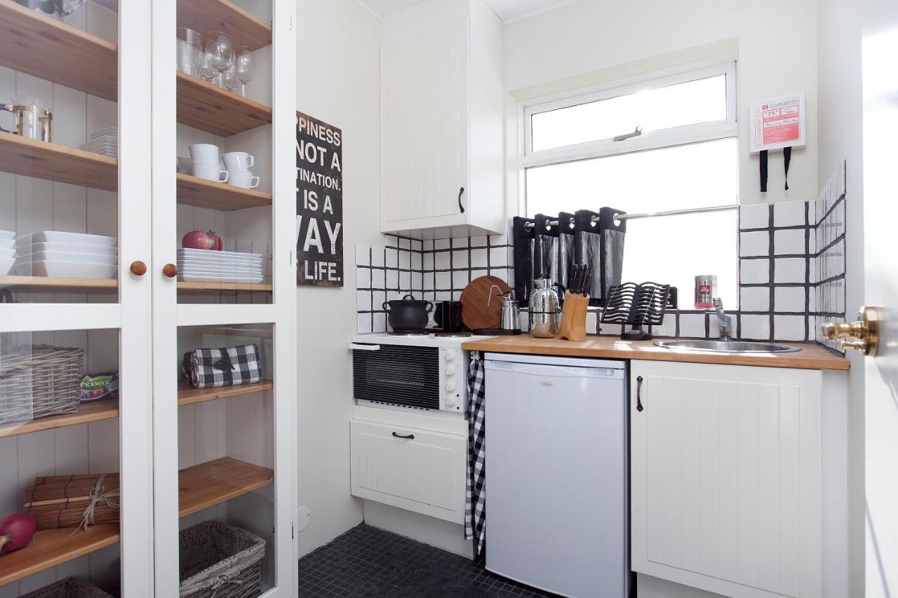 Overlooking The City, Bright & Cozy - Free Parking Apartment *