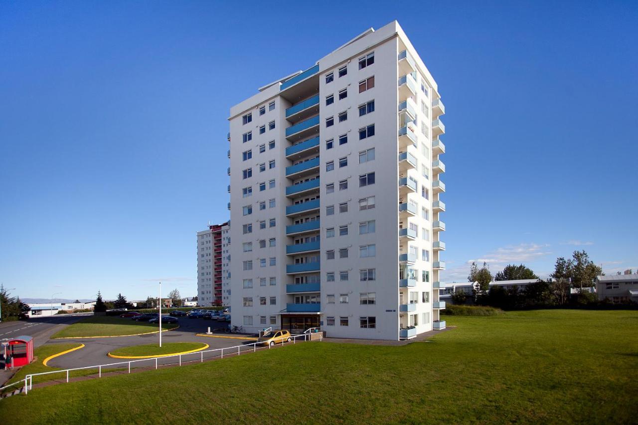 Overlooking The City, Bright & Cozy - Free Parking Apartment *