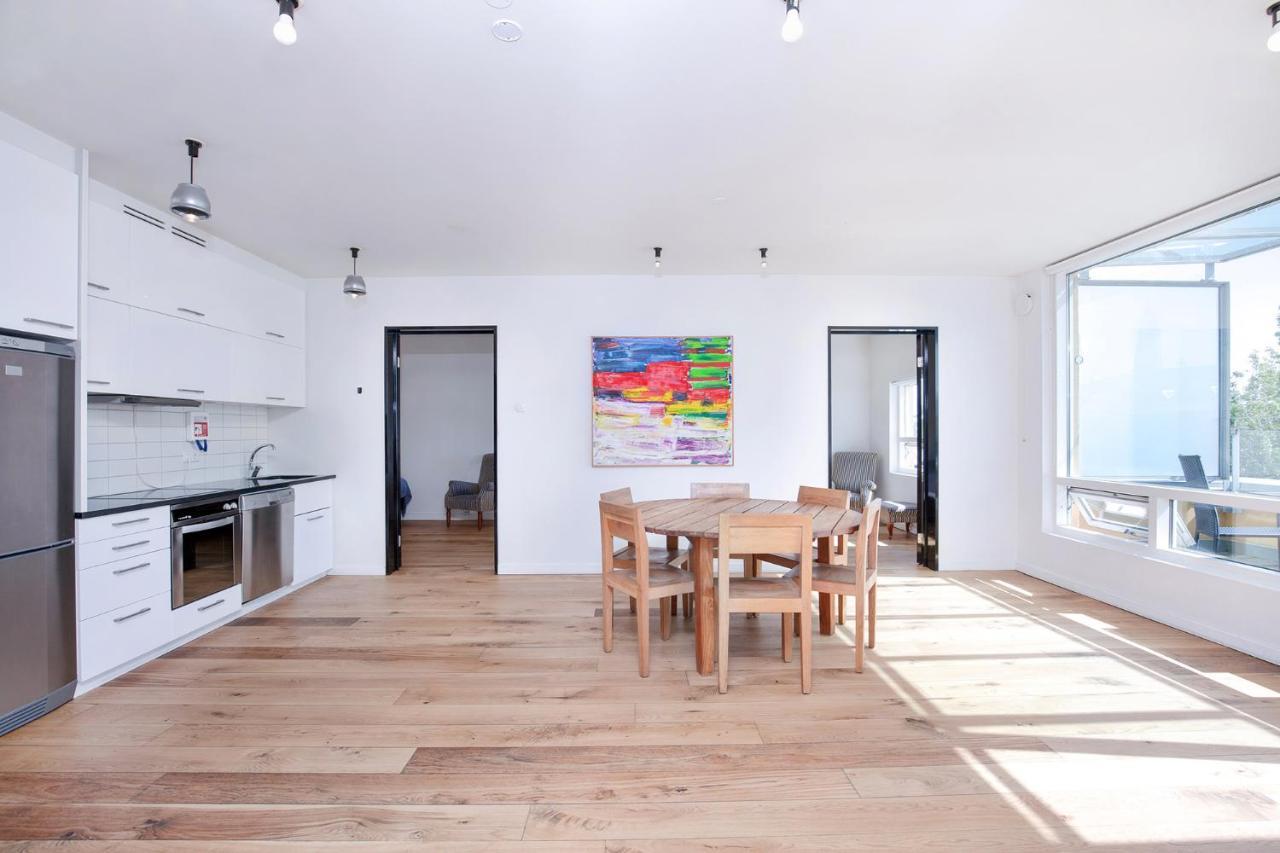 Apartment Penthouse On The Main Shopping Street Reykjavík