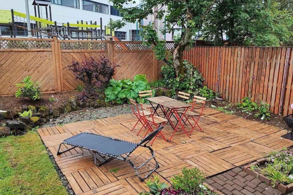 Icelandic Art Garden W. Parking In Centre Reykjavik