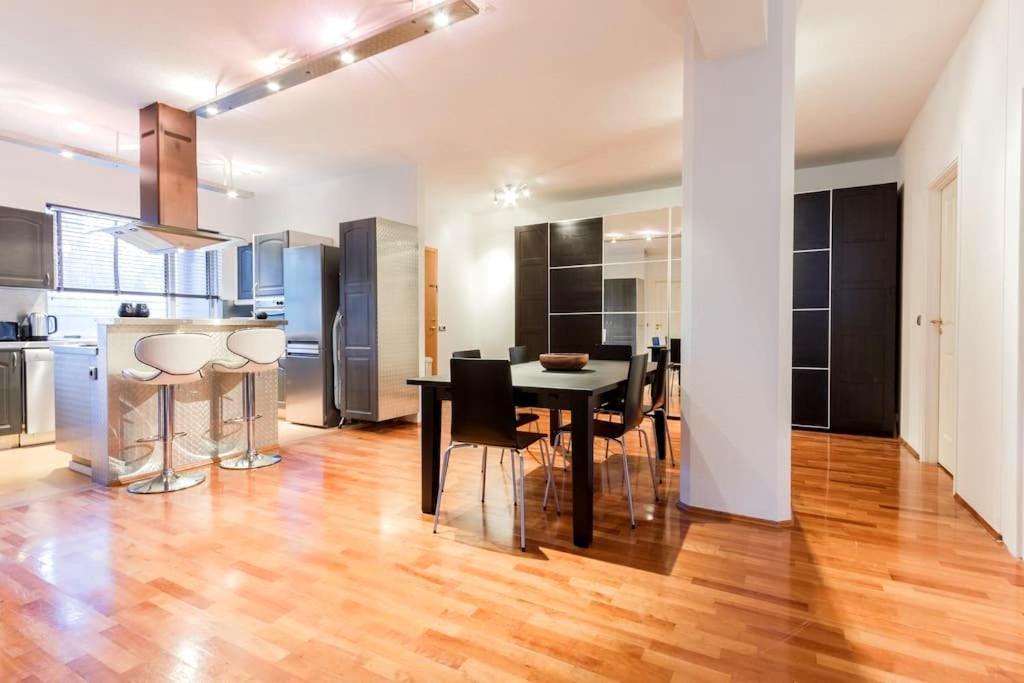 Appartement Spacious 7pp In Heart Of Rvk, Quiet