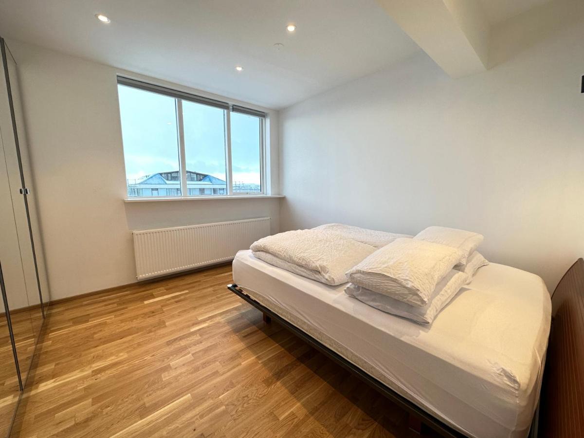 Apartment Modern And Spacious 4br Apartment,only 3 Km Drive From Downtown *