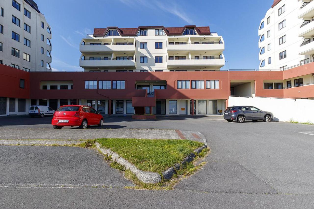 Modern And Spacious 4br Apartment,only 3 Km Drive From Downtown *