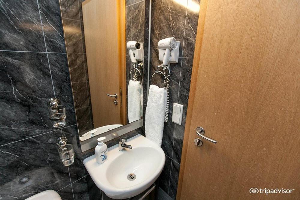 Hotel 101