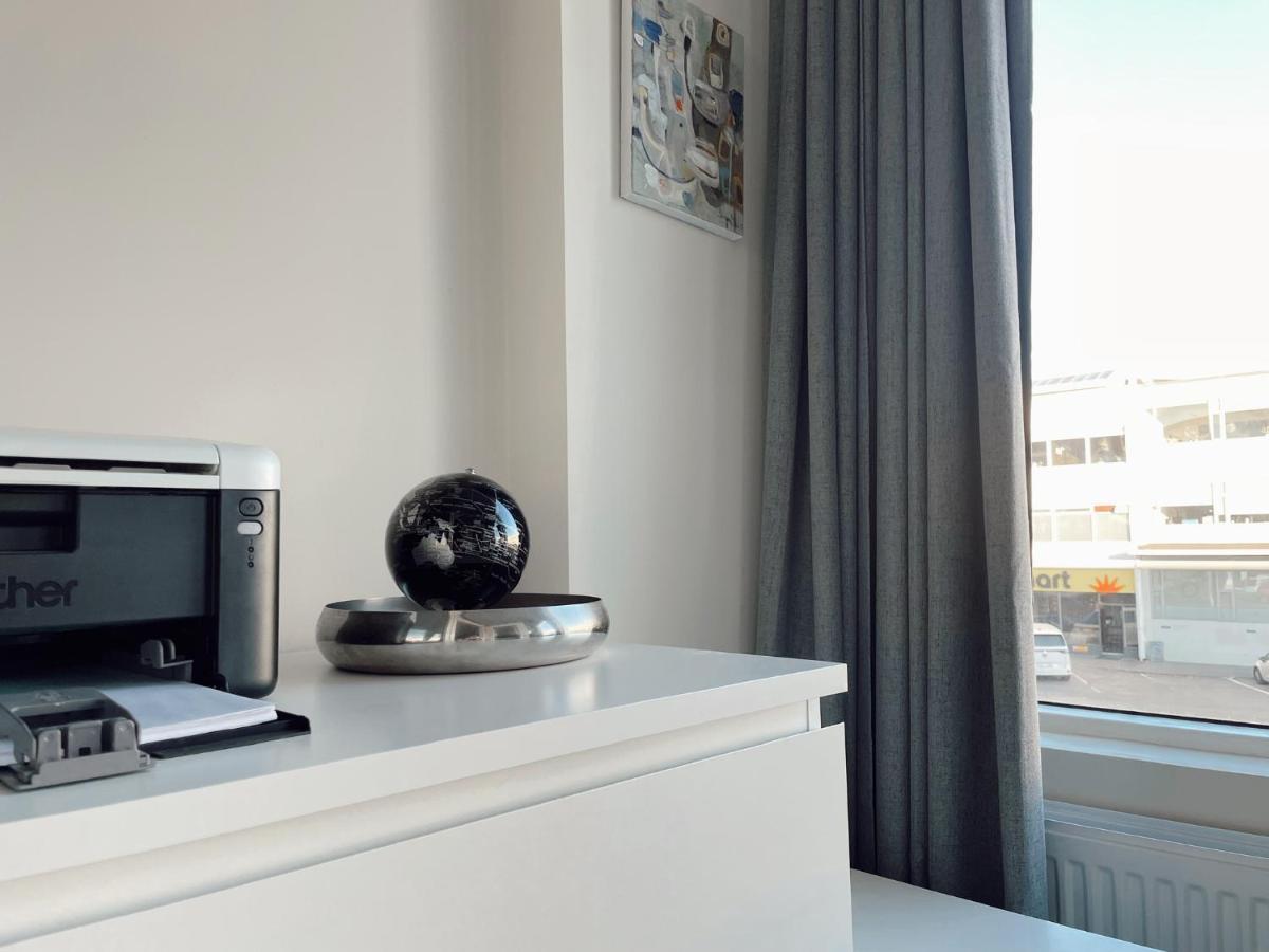 Centrally Located, Comfy, And Spacious Apartment. Apartment *