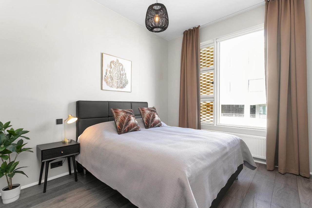 Modern Downtown - Harbour View Apartment
