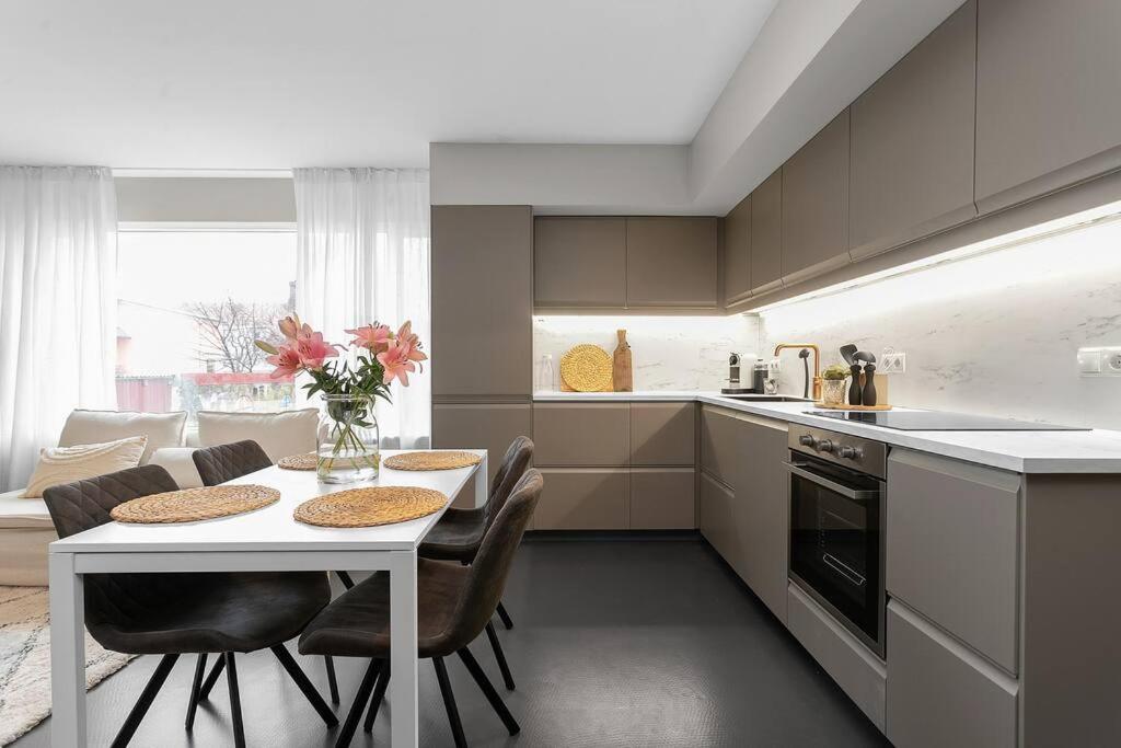 Apartment Cheerful 3br Down Town Newly Renovated *