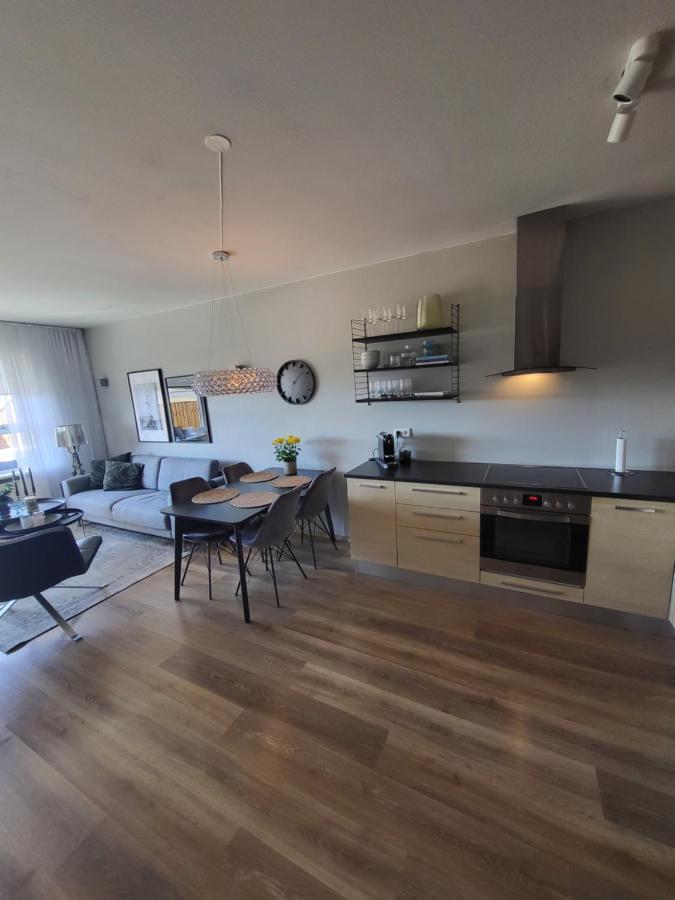 Cozy 2 - Bedroom In Amazing Location.