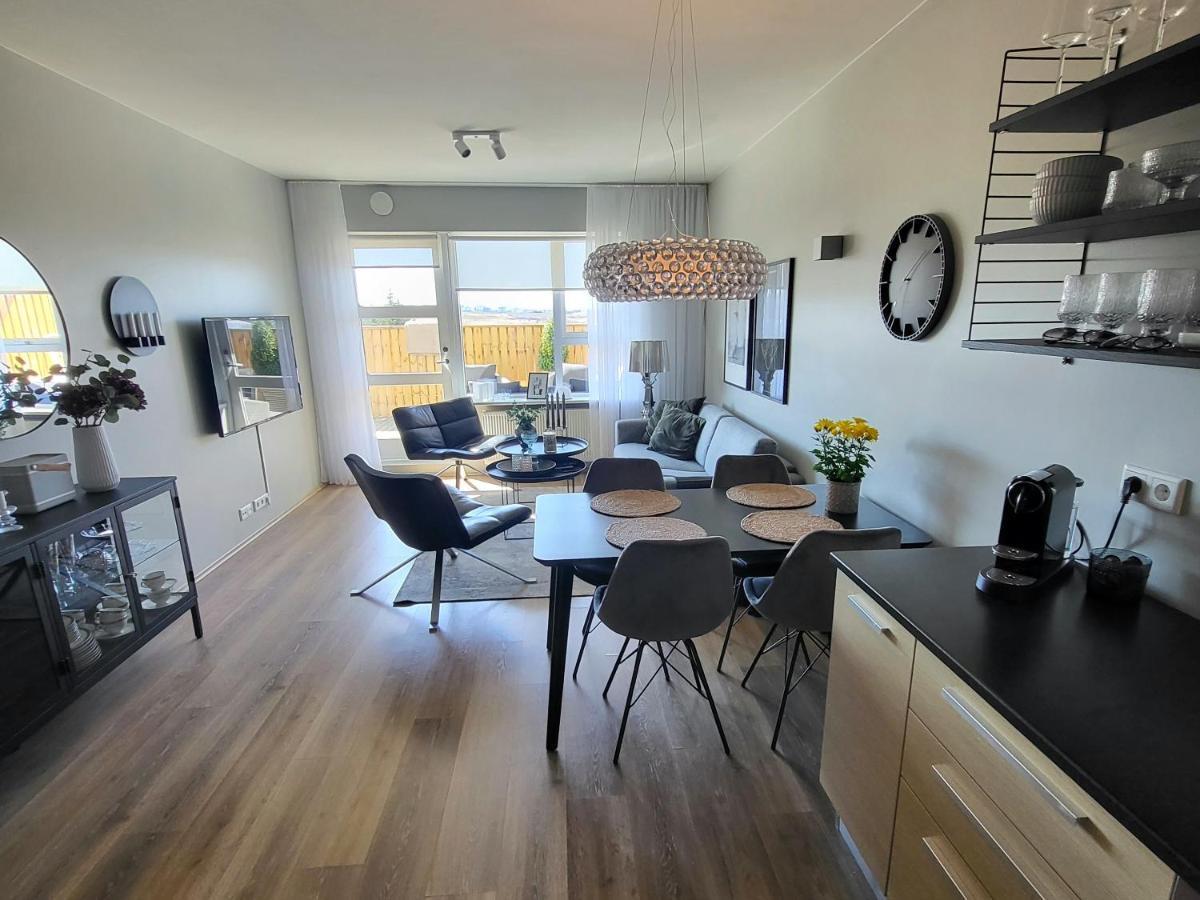 Cozy 2 - Bedroom In Amazing Location.