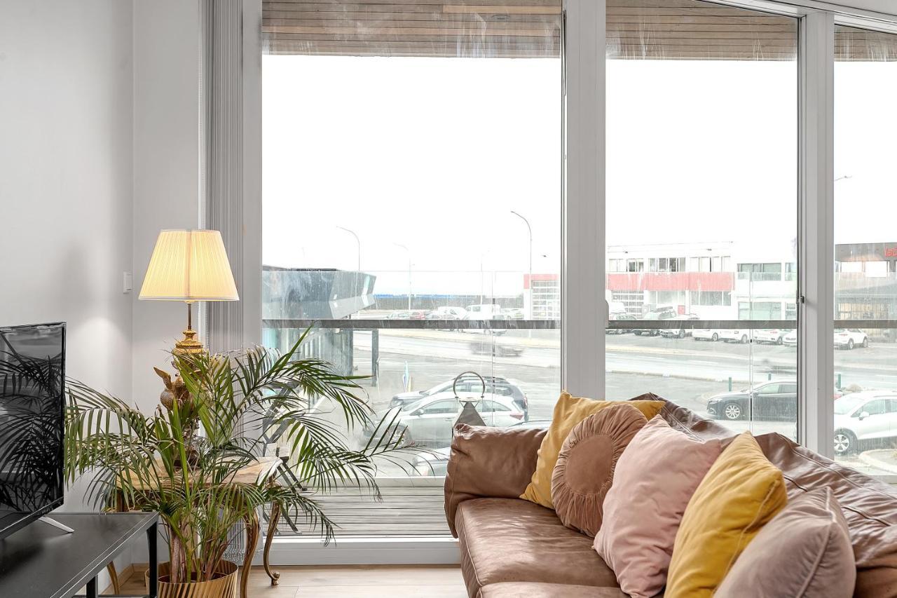 Apartment Stylish By The Sea Reykjavik