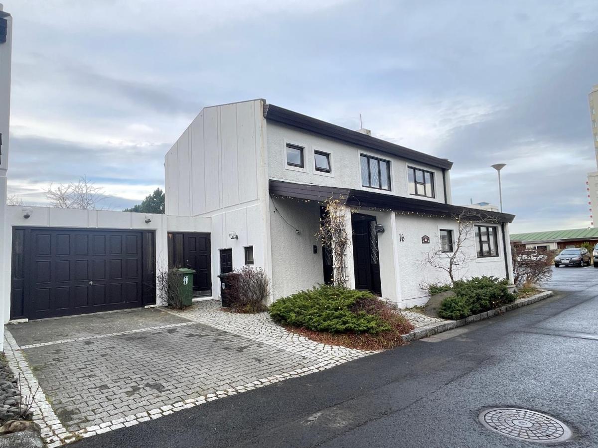 Cosy And Family Friendly House In Centrally Located In Laugardalur