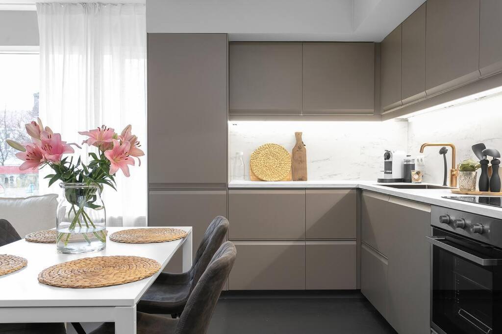 Apartment Cheerful 3br Down Town Newly Renovated Reykjavik