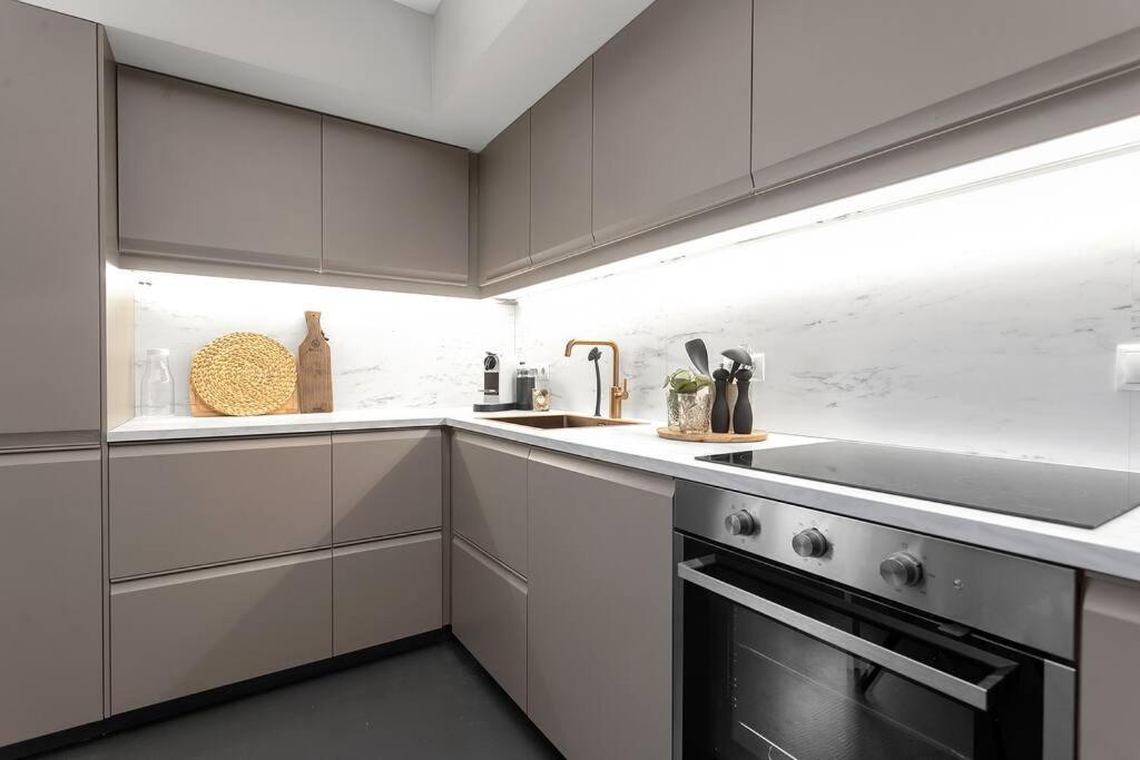Cheerful 3br Down Town Newly Renovated *