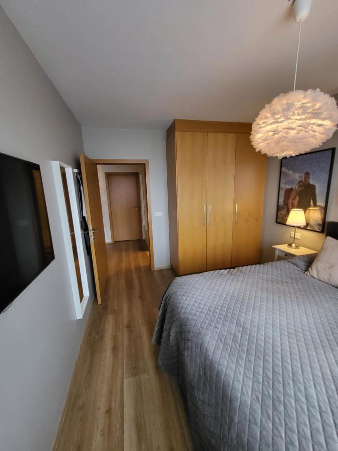 Cozy 2 - Bedroom In Amazing Location. Apartment