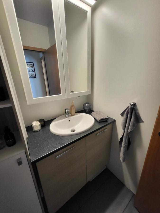 Cozy 2 - Bedroom In Amazing Location. *