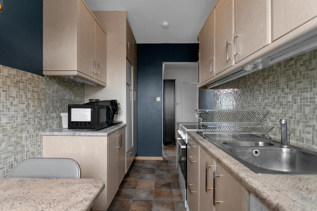 Cozy 1-bedroom Apartment *