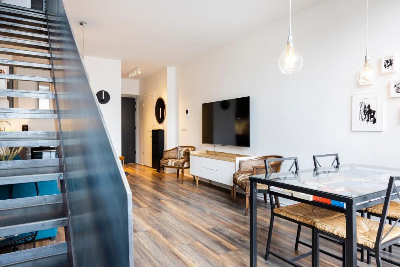 Loft-style Duplex With Balcony In Downtown Apartment *