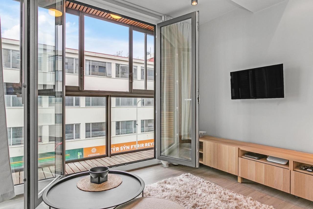 Modern, Stylish & Comfortable Apartment *
