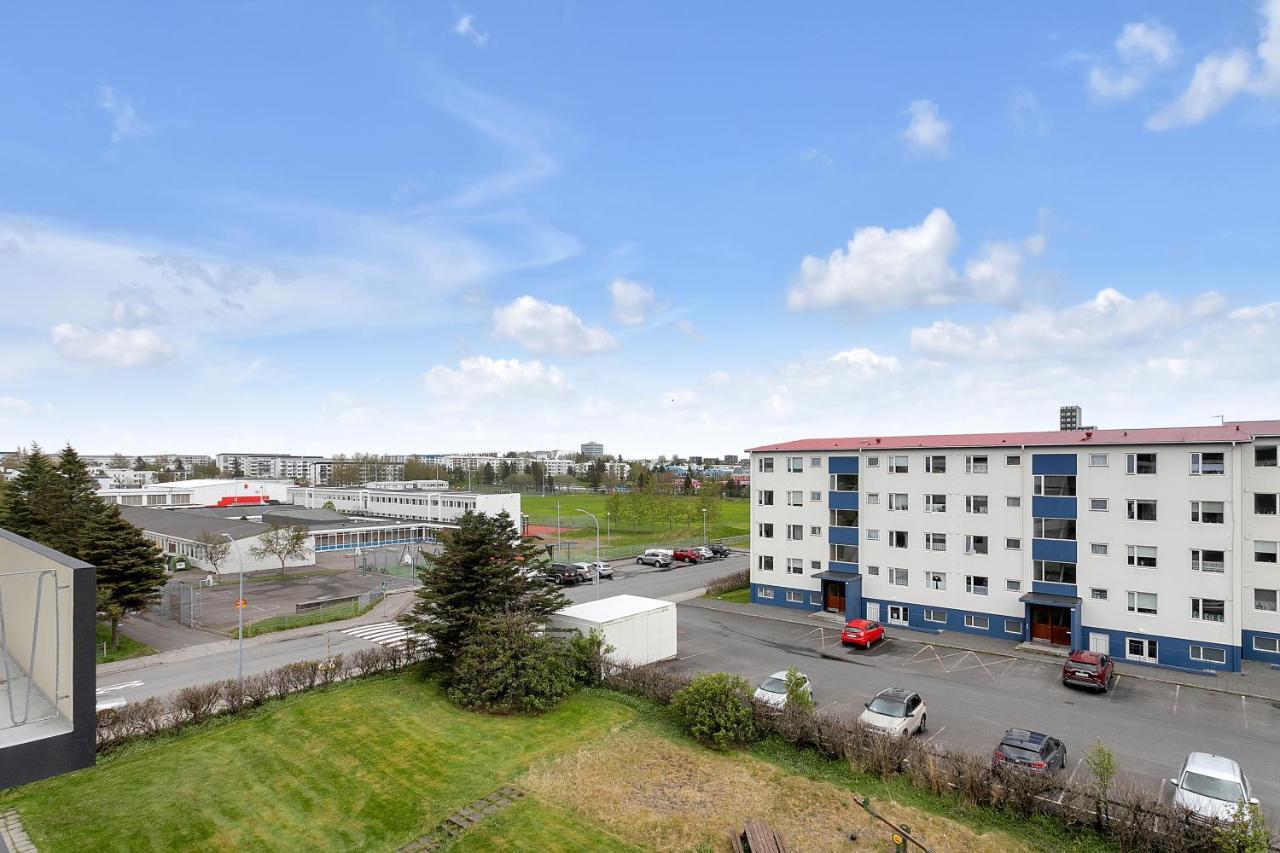 Bright 1br With A View