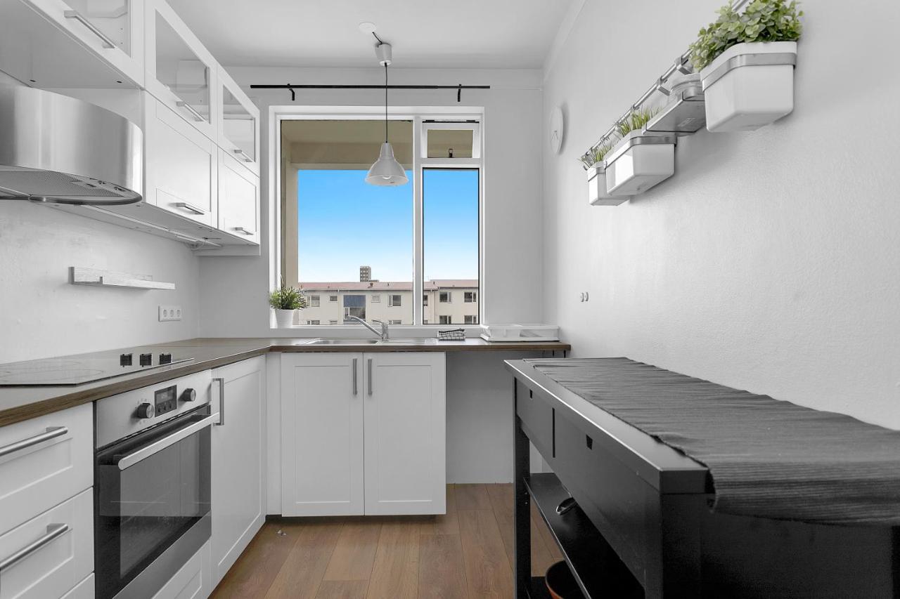Bright 1br With A View Appartement