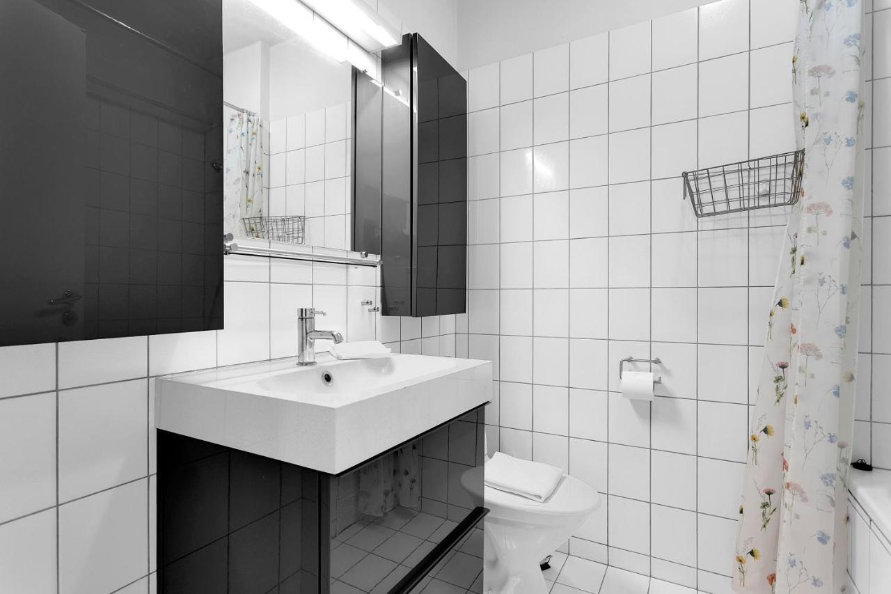 Bright 1br With A View *